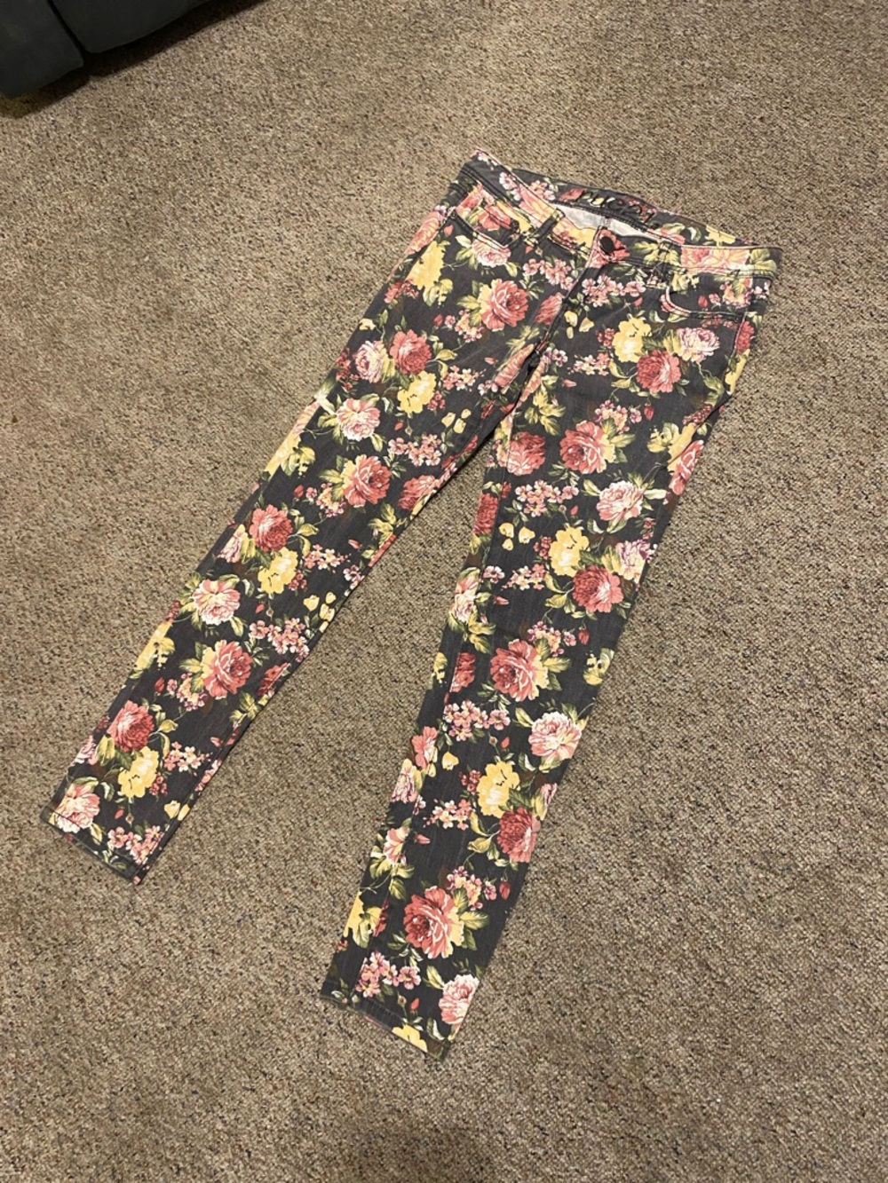 Rue21 Floral Skinny Jeans in Charcoal with Pink & Yellow Roses